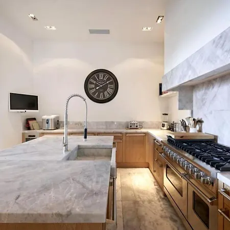 With Panoramic Sea Views And Heated Pool In La Californie Cannes