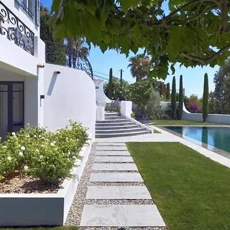 With Panoramic Sea Views And Heated Pool In La Californie Cannes